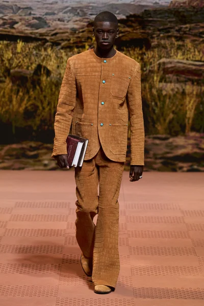 Look 9